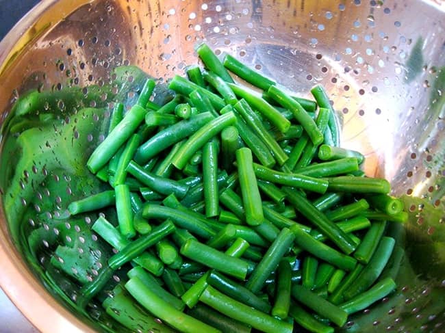 Армянский салат из стручковой фасоли